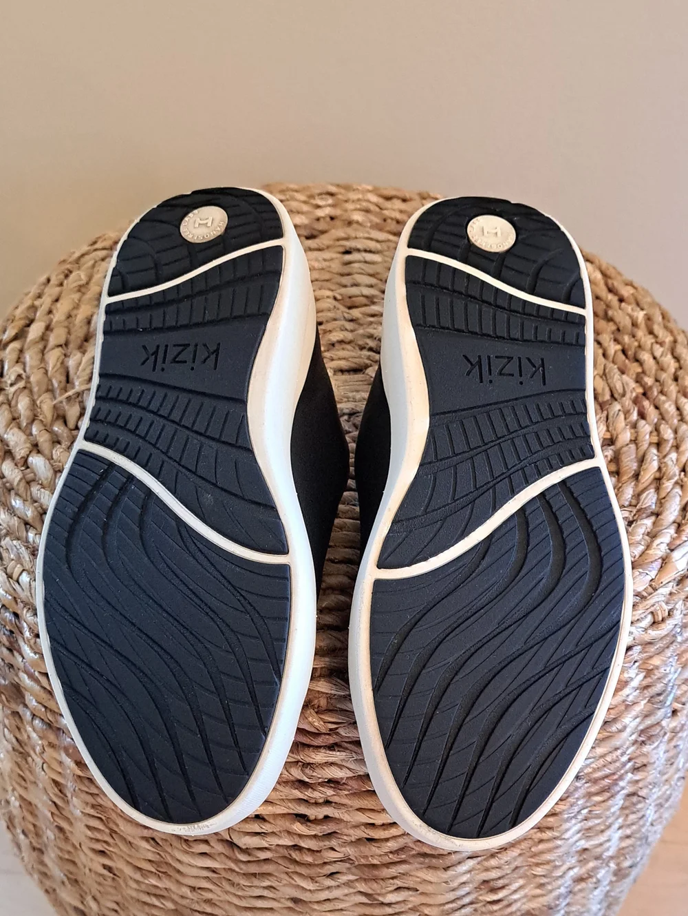 KIZIK Women Vegas 2 Black Leather Athleisure/Comfort Sneakers Cream Soles 7-7.5